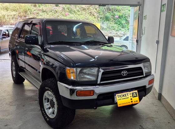 TOYOTA HILUX SW4 3.0 4X4 8V TURBO DIESEL 4P MANUAL